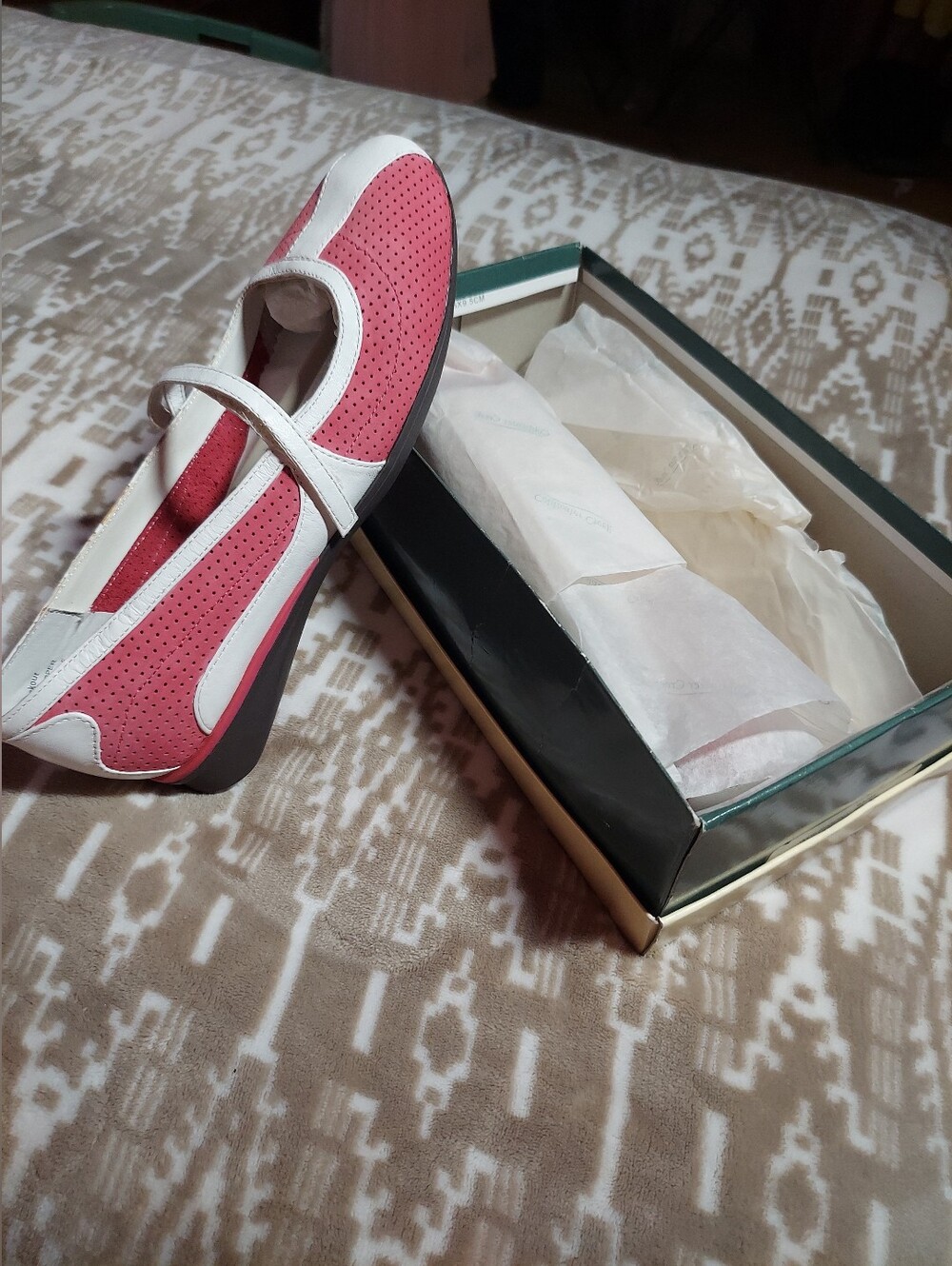 NEW Woman's Coldwater Creek Leather Pink/White Mary Jane Shoes 9